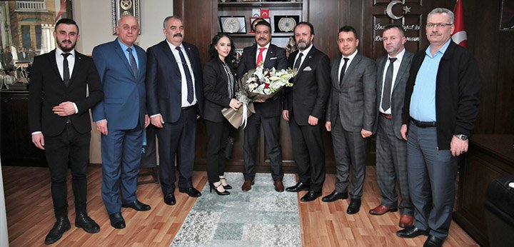  TİNEMOD Başkanı Ayhan Taflan ve yönetim kurulu üyeleri, Trabzon İl Emniyet Müdürü Sayın Metin ALPER'i makamında ziyaret etti.